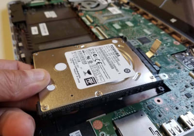 Как заменить жесткий диск на ноутбуке?